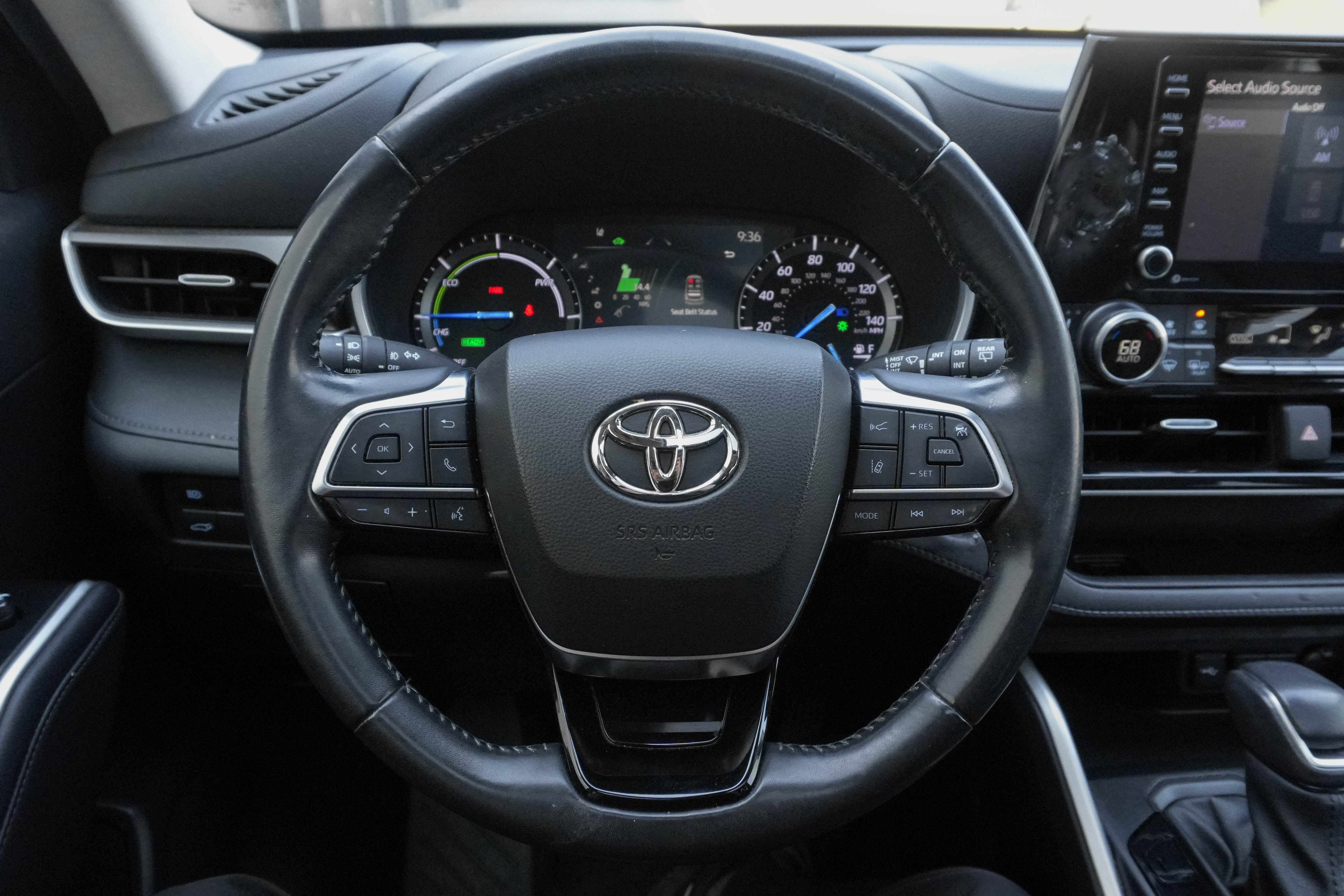 Used 2021 Toyota Highlander XLE FWD image 18