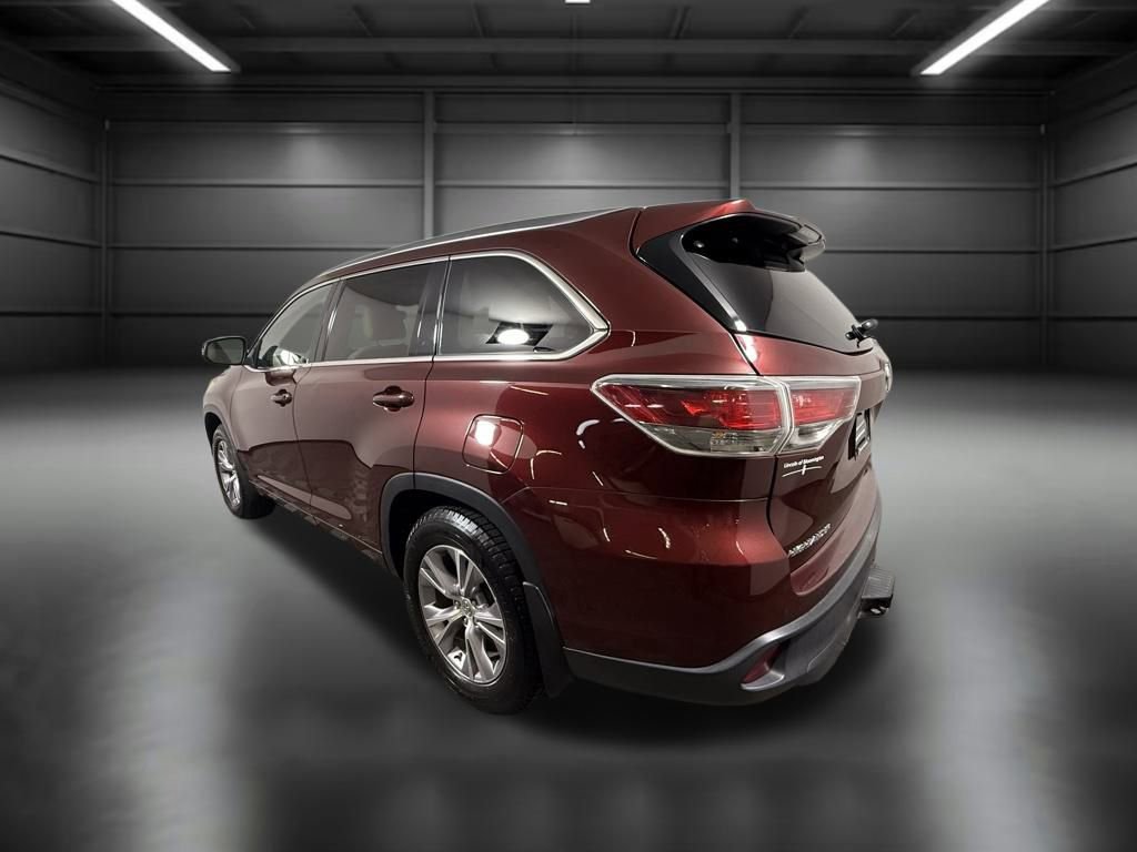 Used 2015 Toyota Highlander XLE image 3