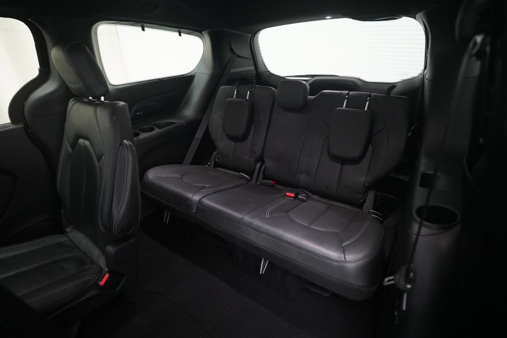 Used 2020 Chrysler Pacifica Touring-L Plus w/ S Appearance Package FWD image 17
