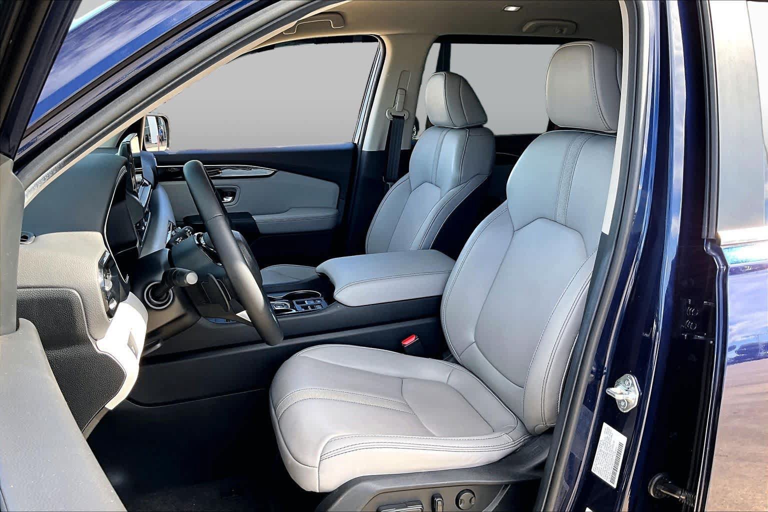 Used 2025 Honda Pilot EX-L image 8