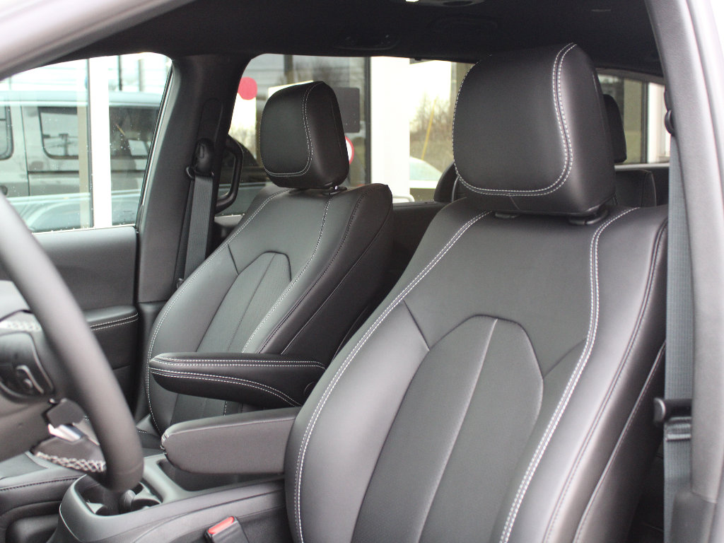 New 2026 Chrysler Pacifica Select image 11