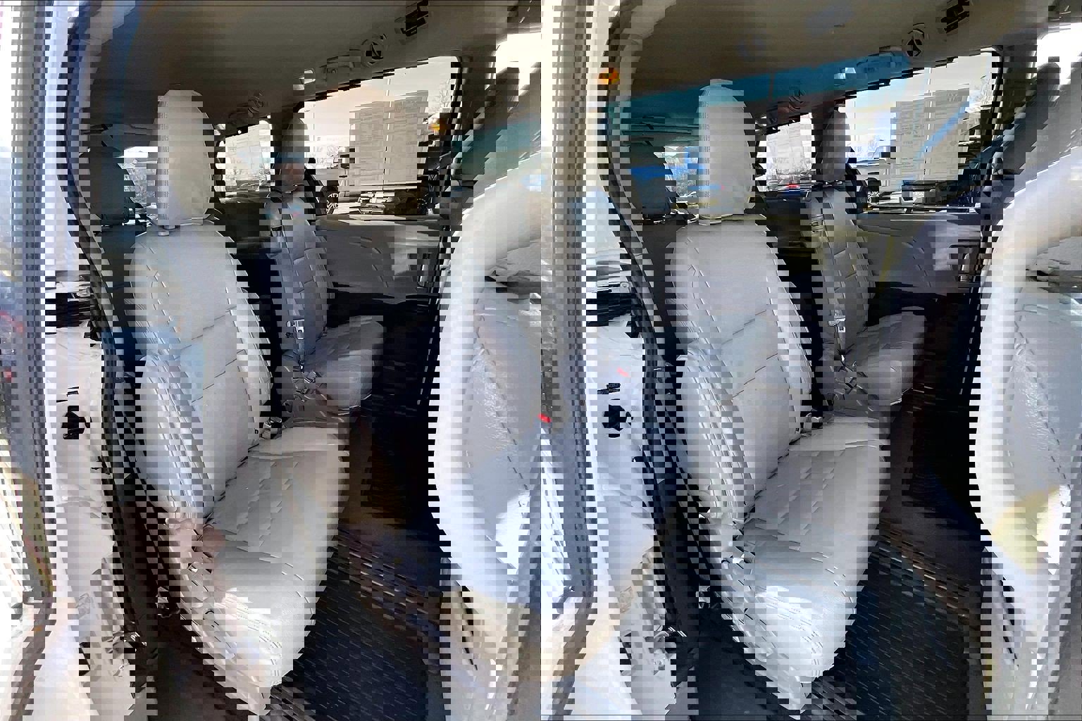 Used 2015 Toyota Sienna LE image 25