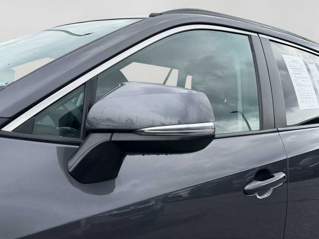 Used 2025 Toyota RAV4 XLE AWD/4WD image 28