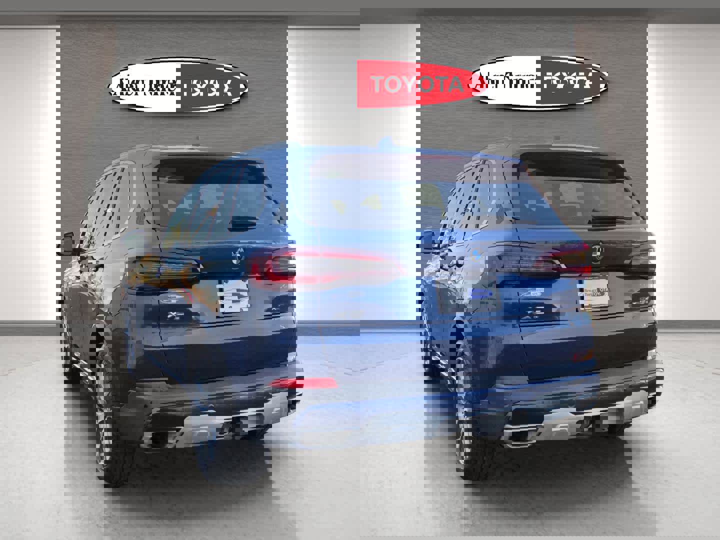 Used 2023 BMW X5 xDrive45e w/ Executive Package image 9