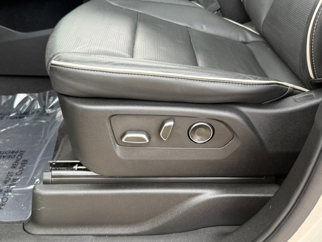 Used 2024 Cadillac Escalade Premium Luxury RWD image 12