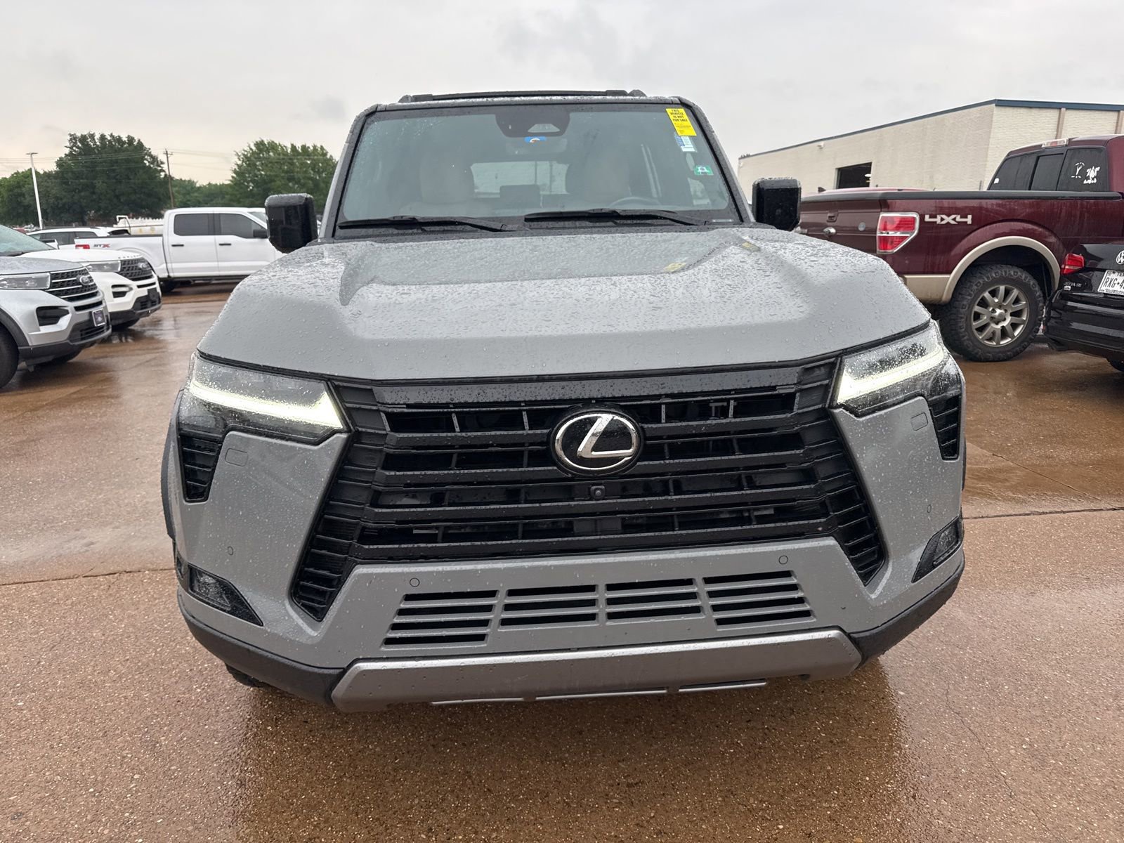 Used 2024 Lexus GX 550 AWD/4WD image 2