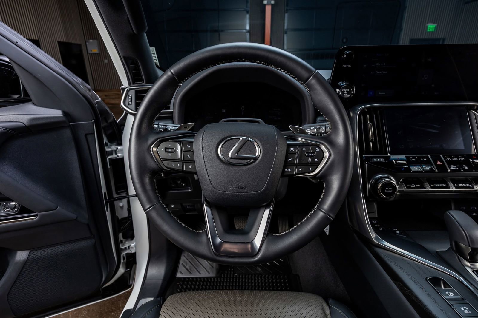 Used 2025 Lexus LX 700h Overtrail w/ Accessory Package (Z1) image 15