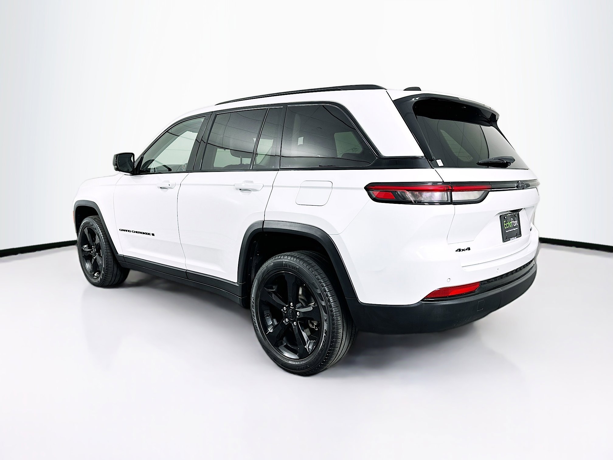 Used 2023 Jeep Grand Cherokee Limited w/ Black Appearance Package image 5