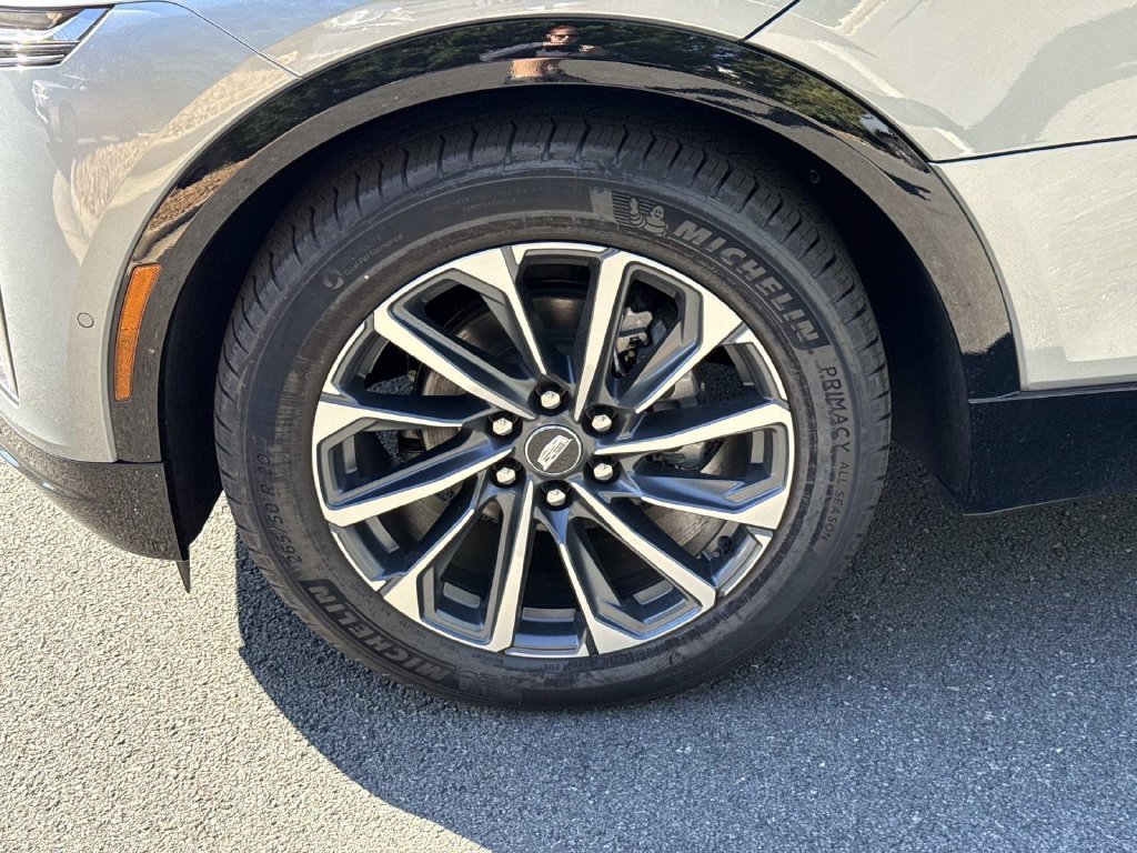 New 2027 Cadillac Lyriq Sport w/ LPO, Floor Liner Package AWD/4WD image 7
