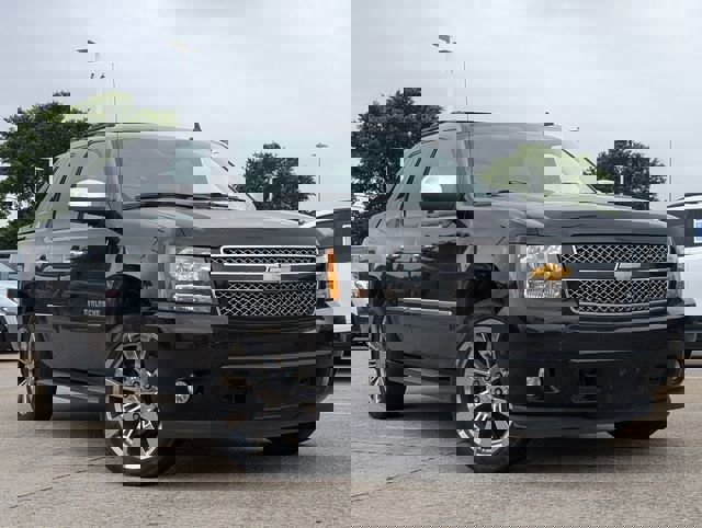 Used 2013 Chevrolet Avalanche LTZ image 1