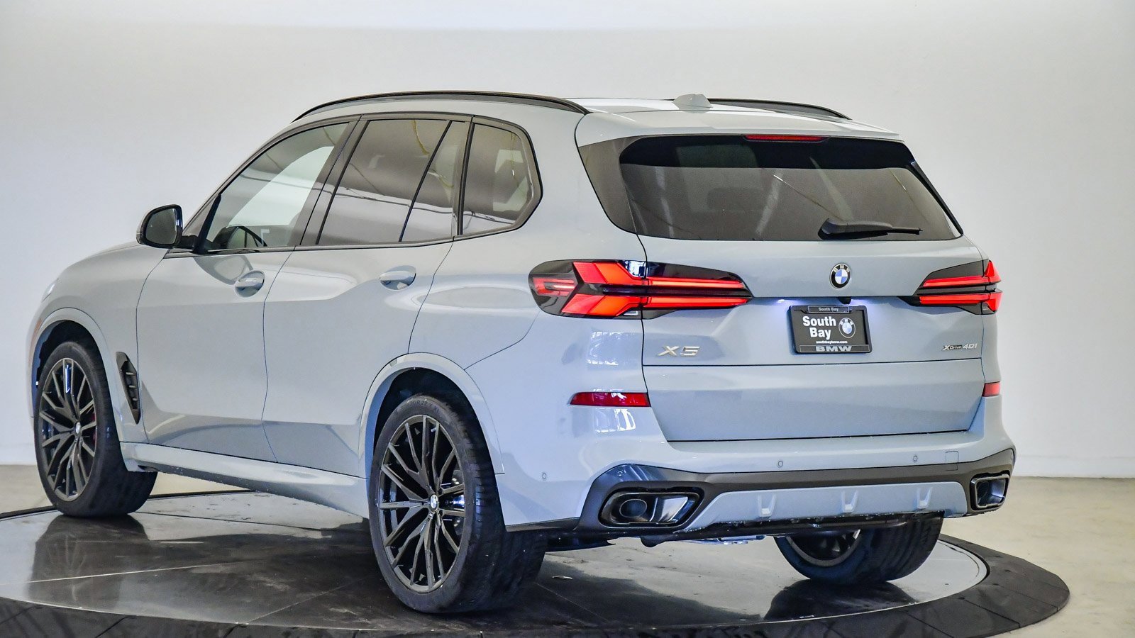 New 2026 BMW X5 xDrive40i w/ M Sport Package image 2