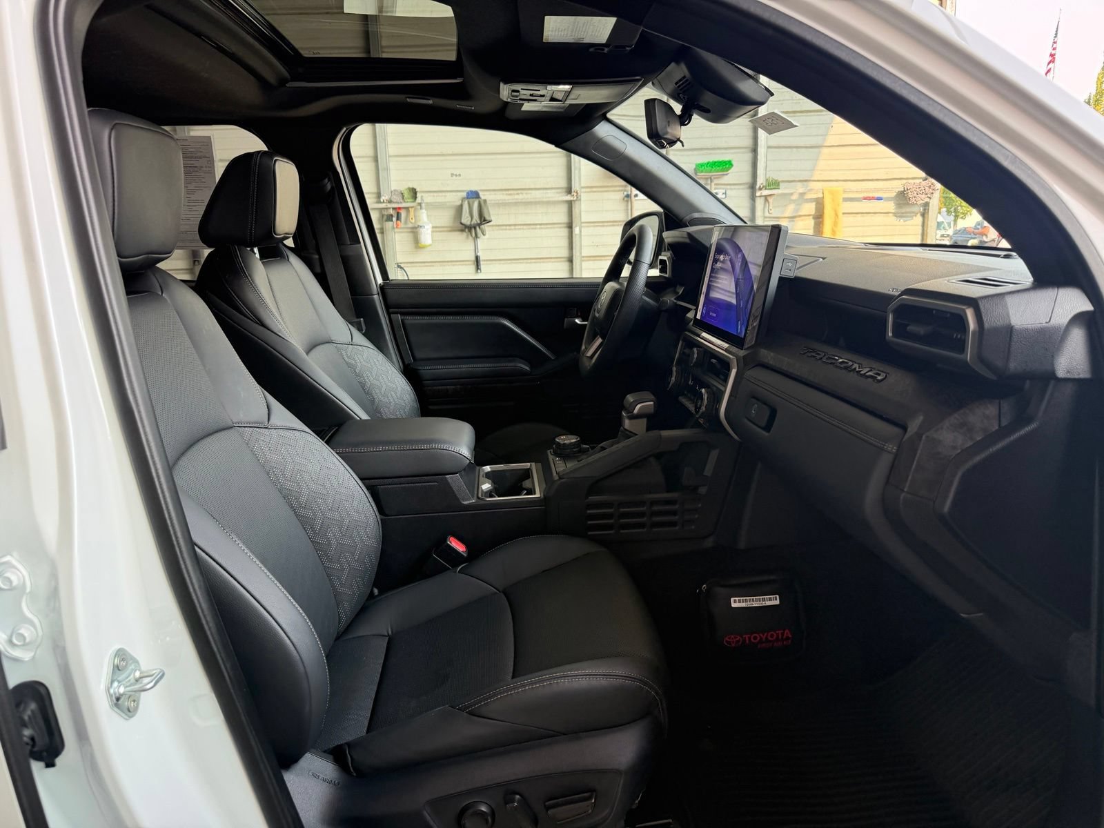 Used 2024 Toyota Tacoma Limited w/ Limited Package (LT) AWD/4WD image 10