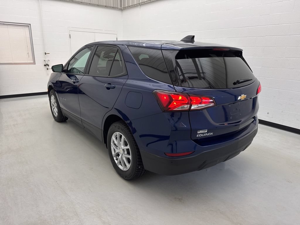Used 2023 Chevrolet Equinox LS AWD/4WD image 4