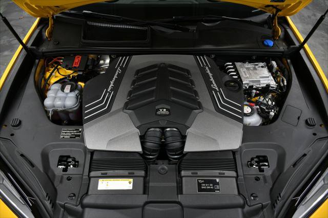 Used 2025 Lamborghini Urus SE AWD/4WD image 34