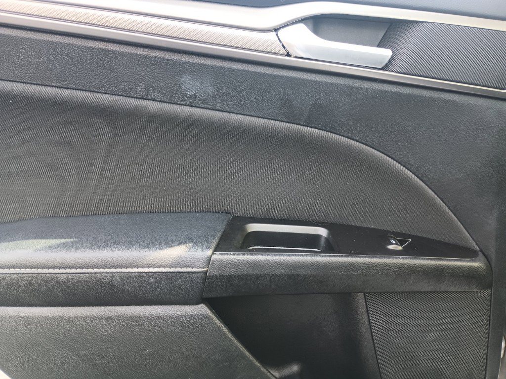 Used 2017 Ford Fusion SE image 22