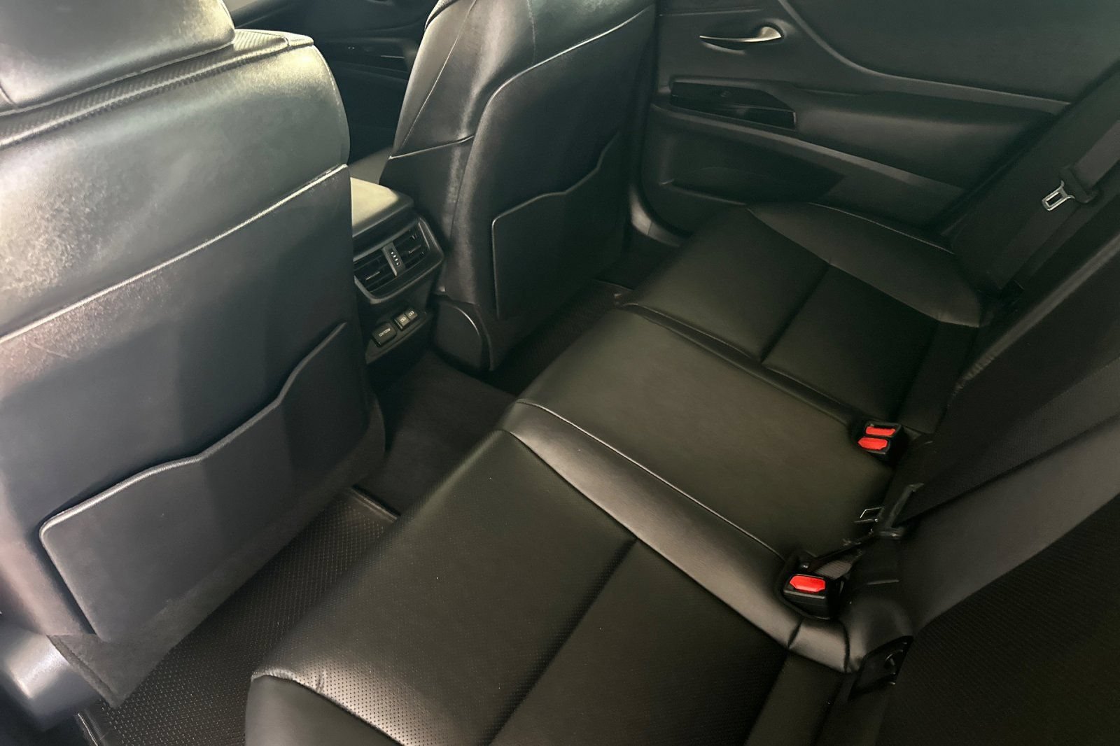 Used 2024 Lexus ES 350 w/ Premium Package FWD image 9