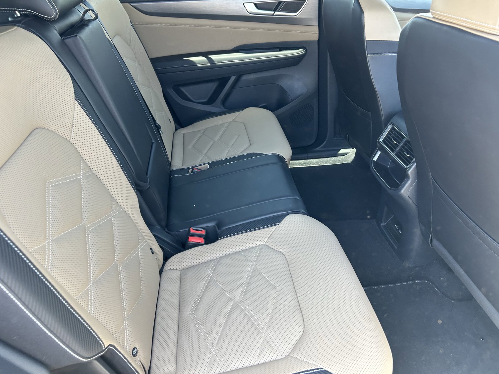 Used 2024 Volkswagen Atlas Cross Sport SE FWD image 13