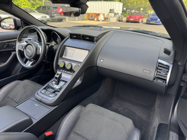 Used 2019 Jaguar F-TYPE Convertible RWD image 17