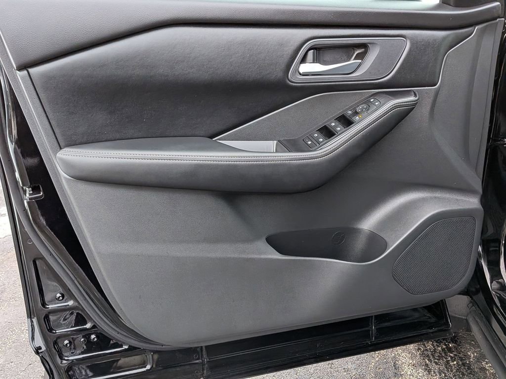 Used 2026 Nissan Rogue SV w/ Cold Weather Package image 9