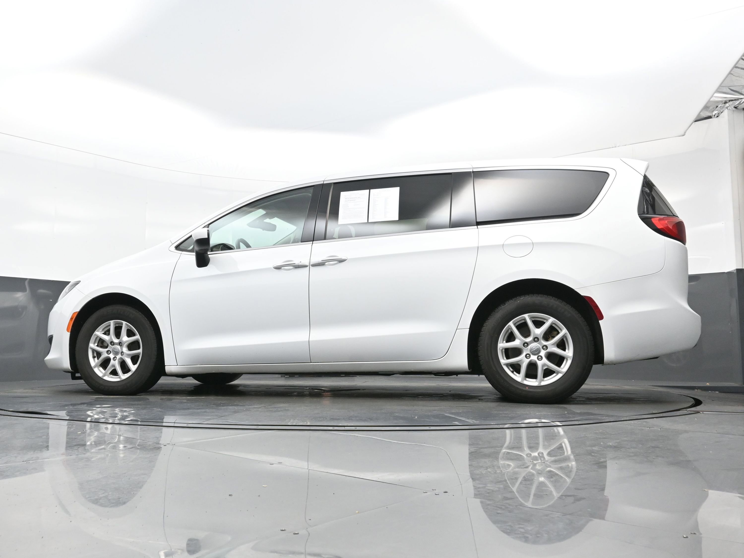 Used 2017 Chrysler Pacifica Touring Plus image 28