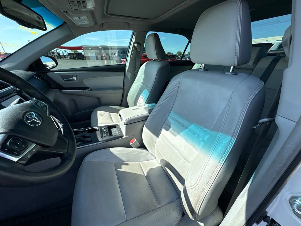 Used 2016 Toyota Camry XLE w/ Moonroof Package FWD image 5