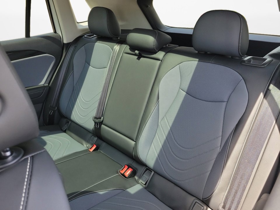 Certified 2025 Volkswagen Tiguan SE w/ Panoramic Sunroof Package image 15