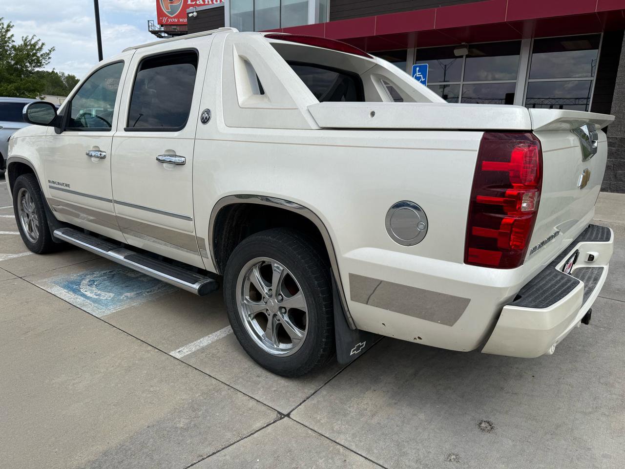 Used 2013 Chevrolet Avalanche LTZ AWD/4WD image 8