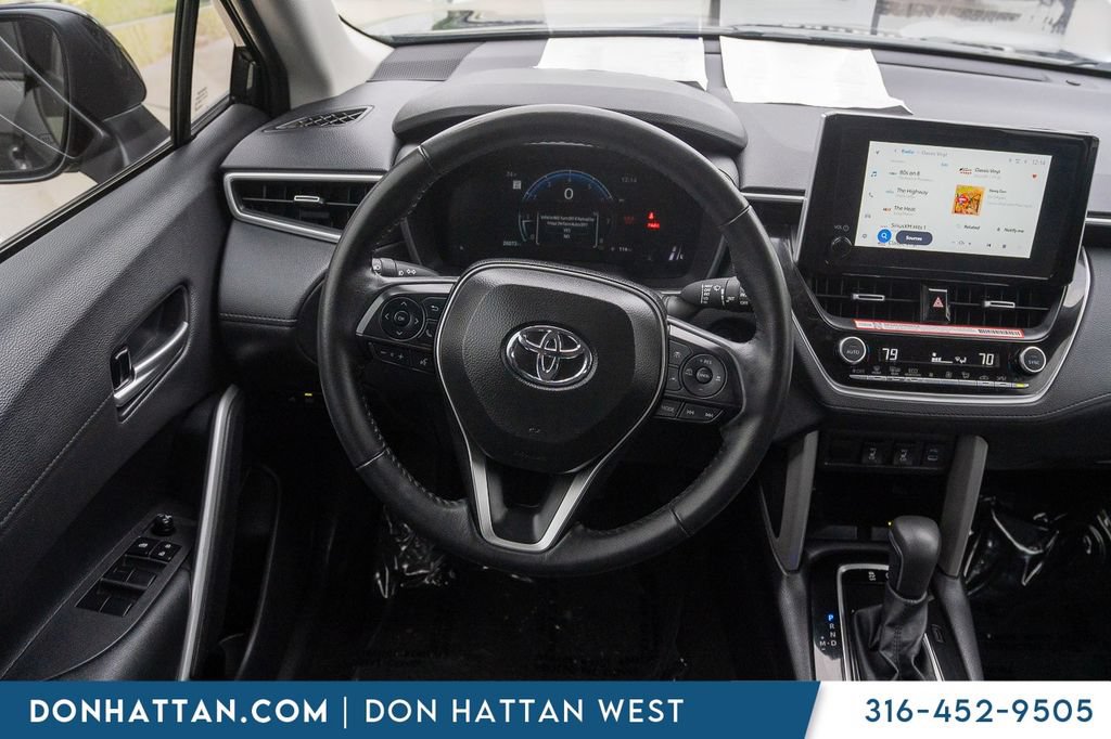 Used 2025 Toyota Corolla Cross XLE AWD/4WD image 4
