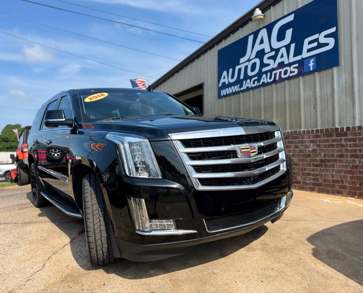 Used 2018 Cadillac Escalade Luxury RWD image 3