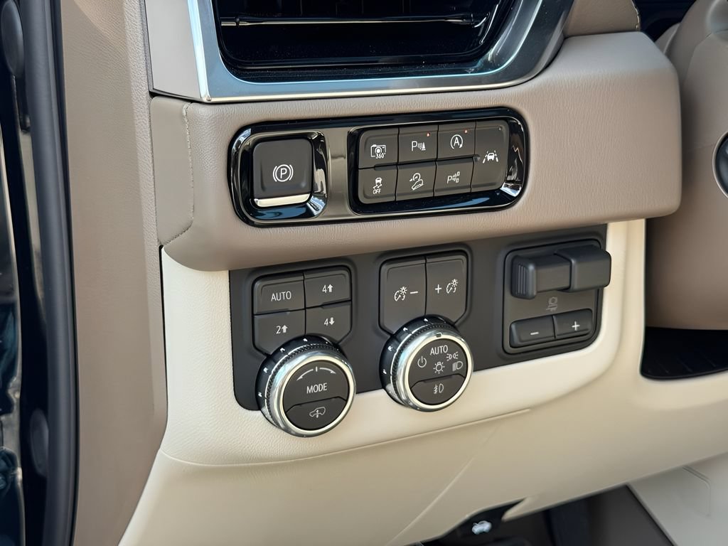 New 2026 GMC Yukon Denali w/ Denali Reserve Package AWD/4WD image 11