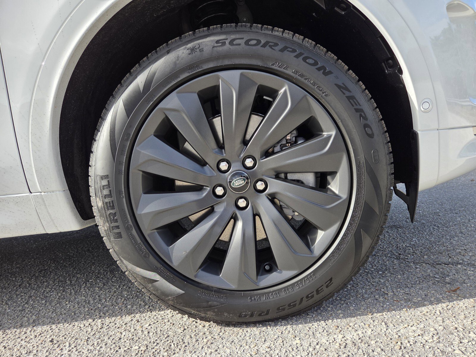 Used 2025 Land Rover Discovery Sport S image 9