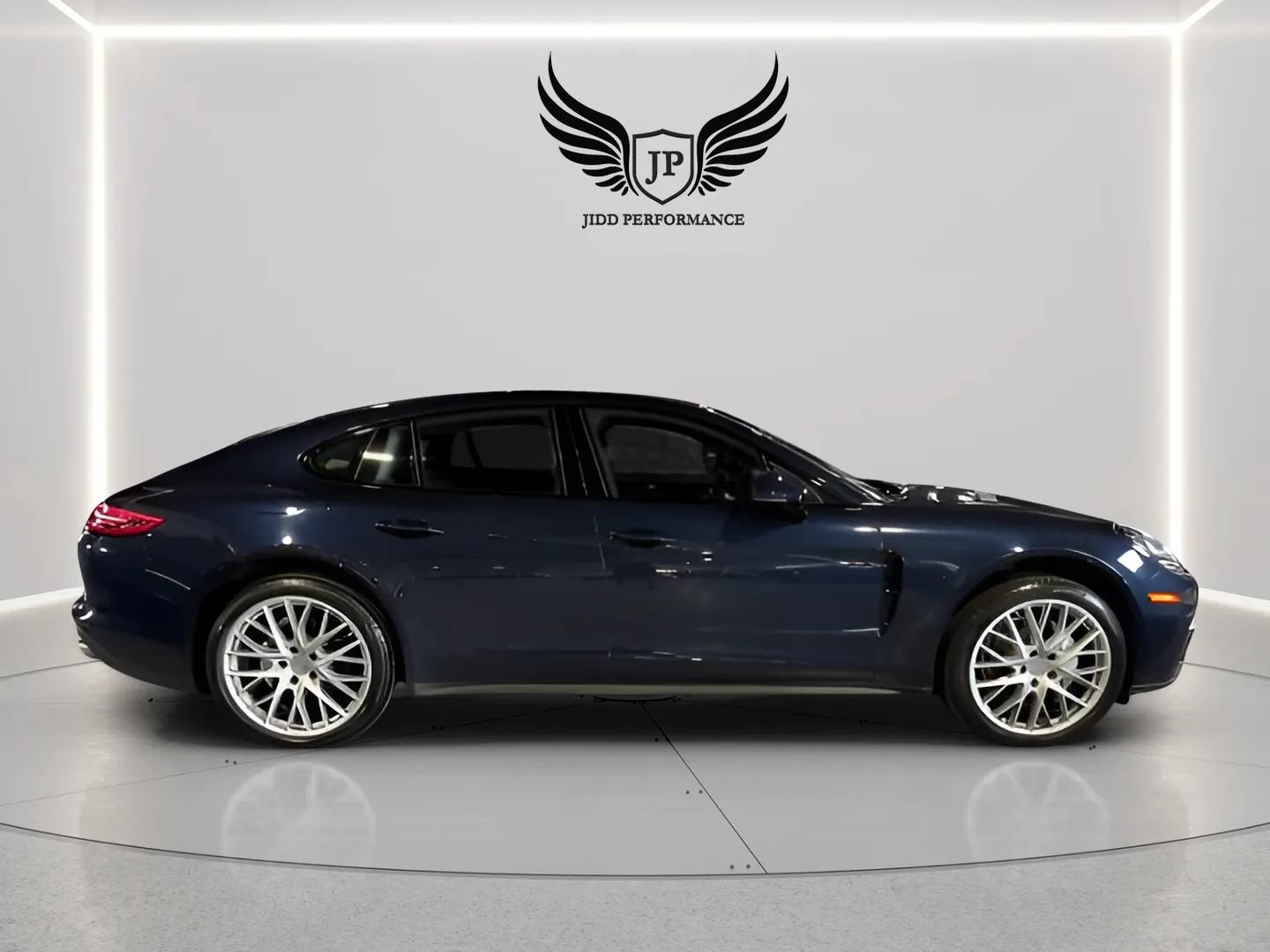 Used 2017 Porsche Panamera 4 w/ Premium Package AWD/4WD image 10