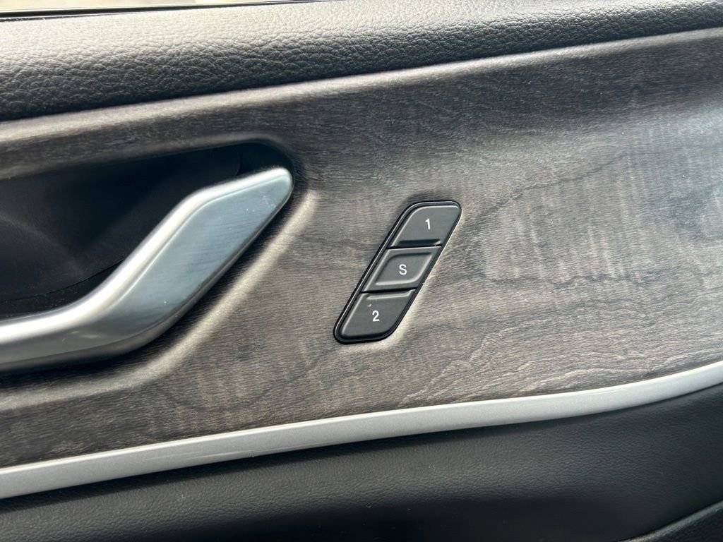 Used 2025 Jeep Grand Cherokee L Limited w/ Luxury Tech Group II image 68