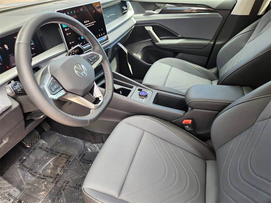 New 2025 Volkswagen Tiguan SE image 6