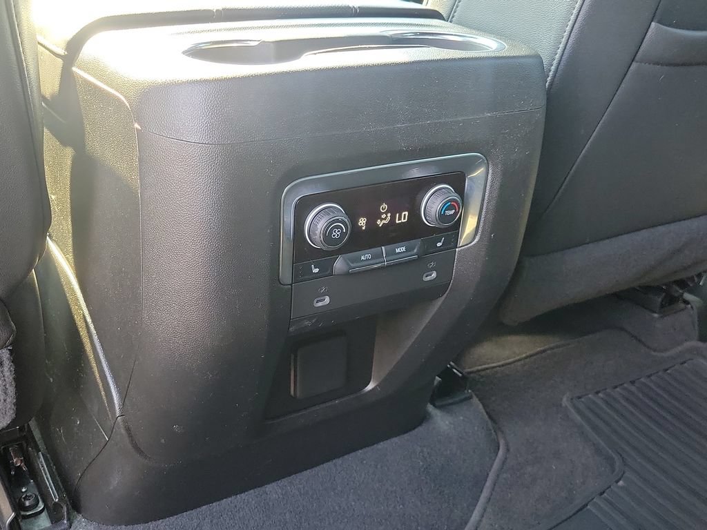 Used 2023 Chevrolet Suburban Premier AWD/4WD image 16