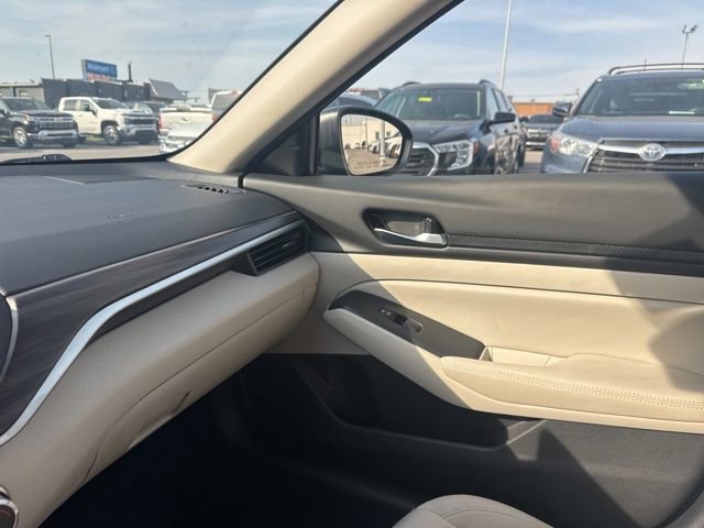 Used 2025 Nissan Altima 2.5 SV FWD image 24