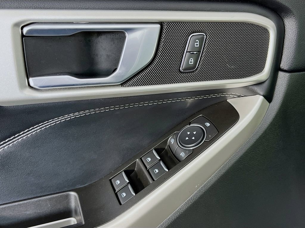 Used 2022 Ford Explorer XLT image 24