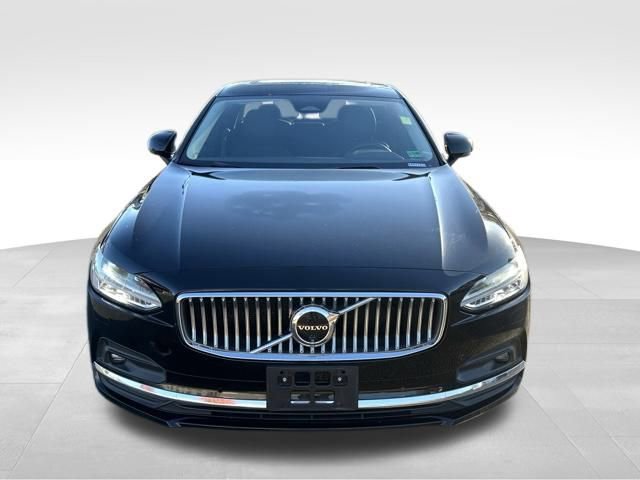 Used 2023 Volvo S90 B6 Plus image 11