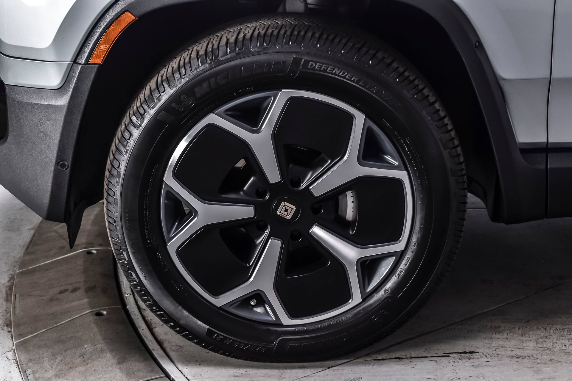 Used 2024 Rivian R1S Adventure AWD/4WD image 10