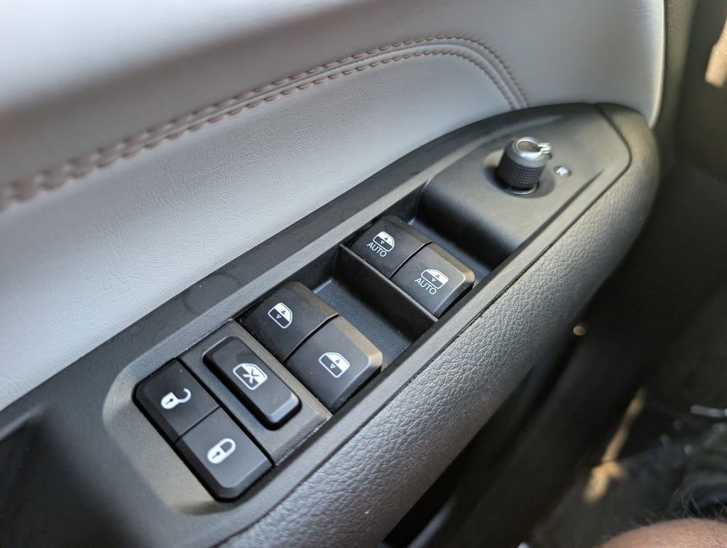 Used 2024 Jeep Compass Limited image 33