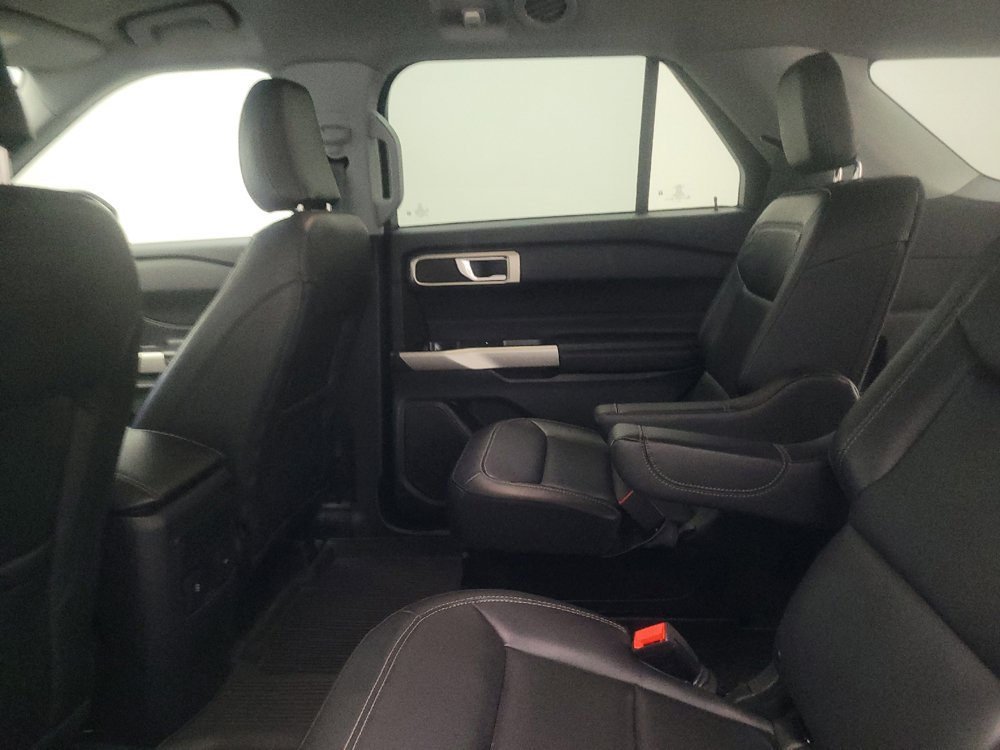 Used 2023 Ford Explorer XLT w/ Equipment Group 202A AWD/4WD image 18