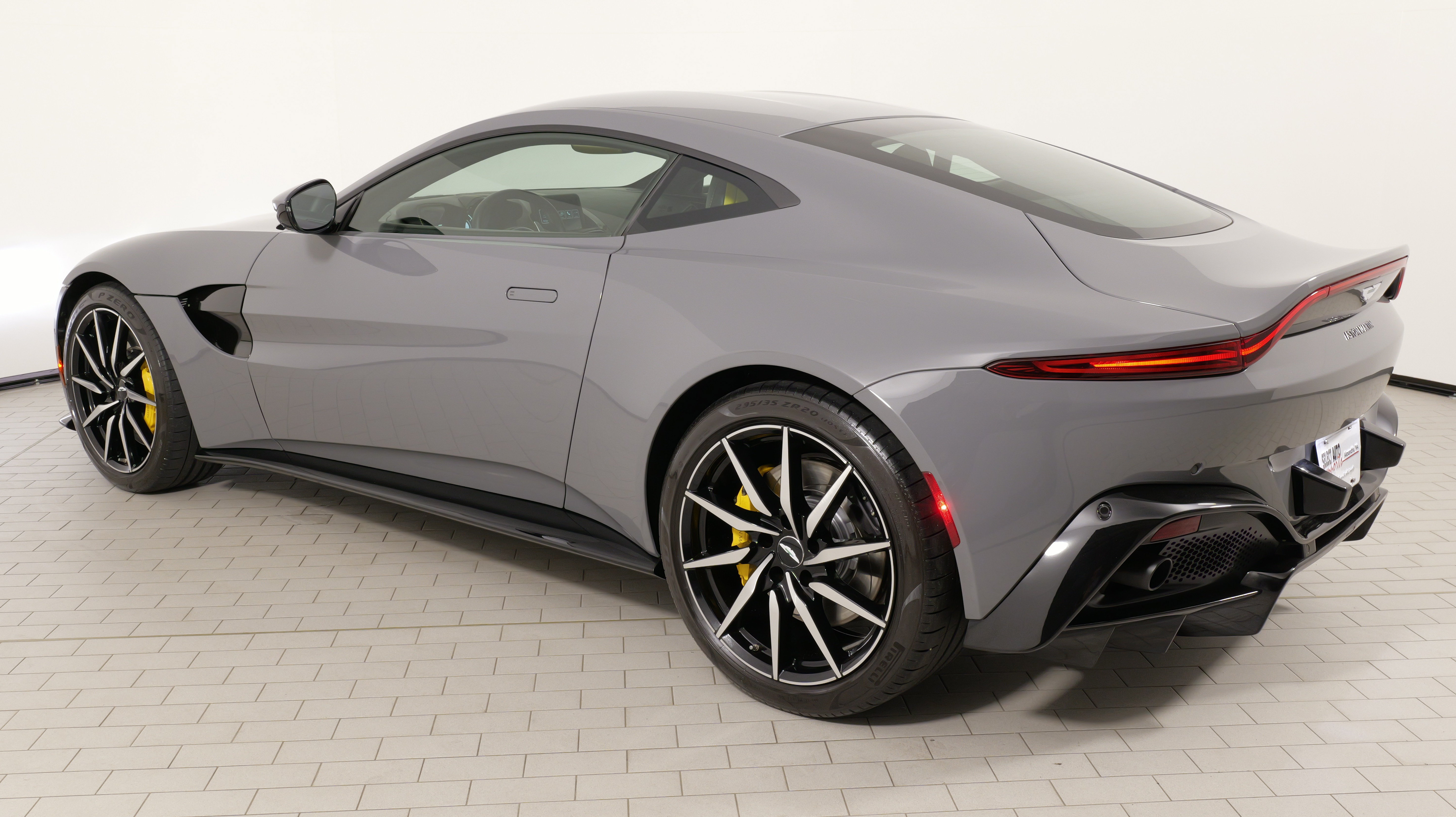 Used 2019 Aston Martin V8 Vantage Coupe RWD image 22