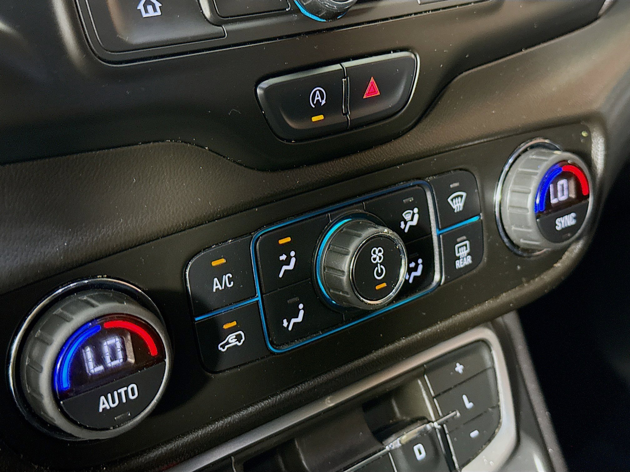 Used 2022 GMC Terrain SLE w/ Driver Convenience Package image 17