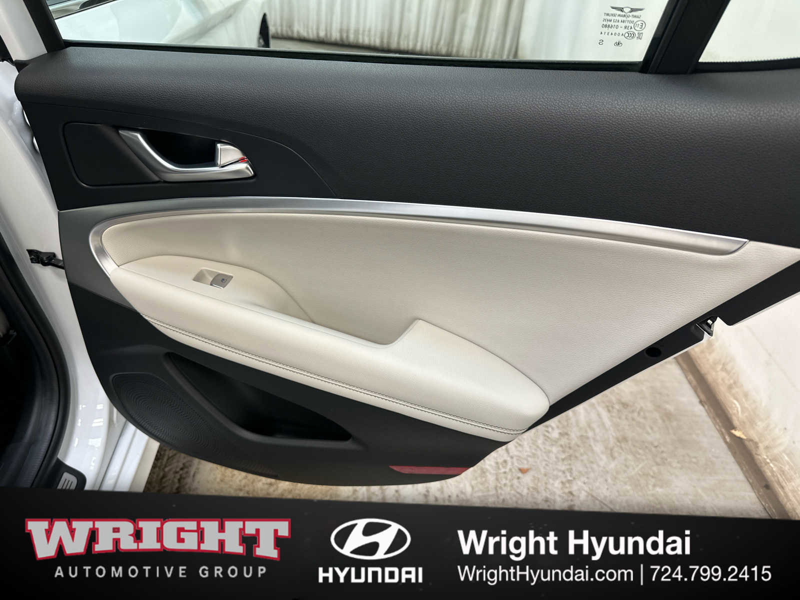 Certified 2025 Genesis G70 2.5T image 15