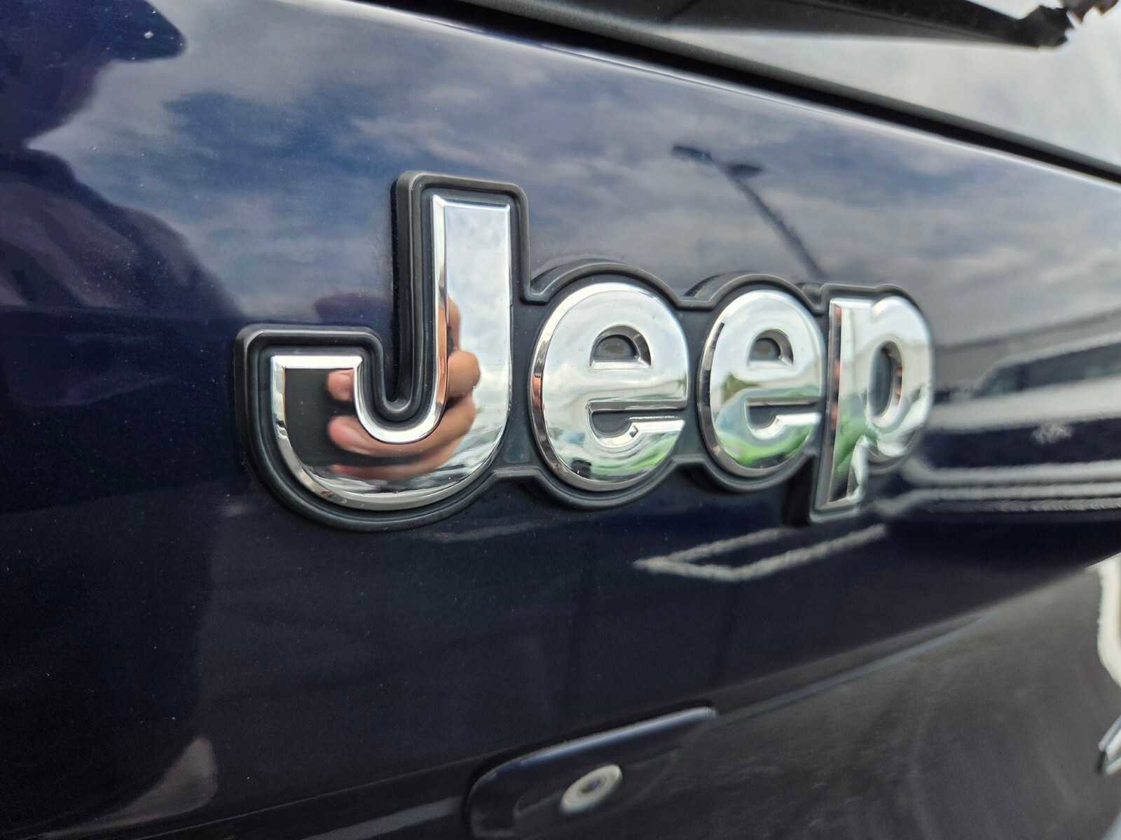 Used 2015 Jeep Cherokee Latitude w/ Comfort/Convenience Group FWD image 14