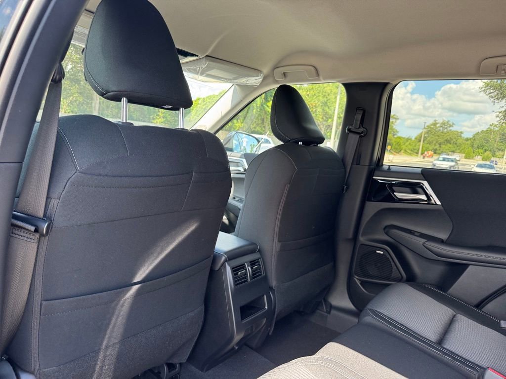 New 2025 Mitsubishi Outlander ES image 17