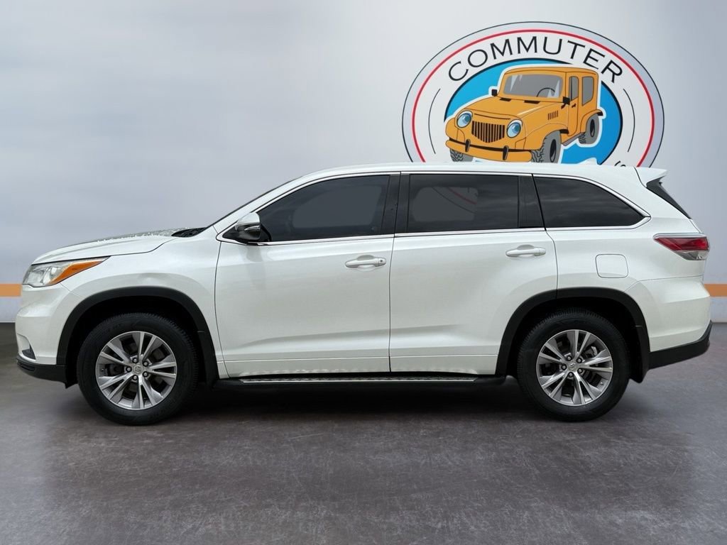 Used 2014 Toyota Highlander Plus FWD image 2