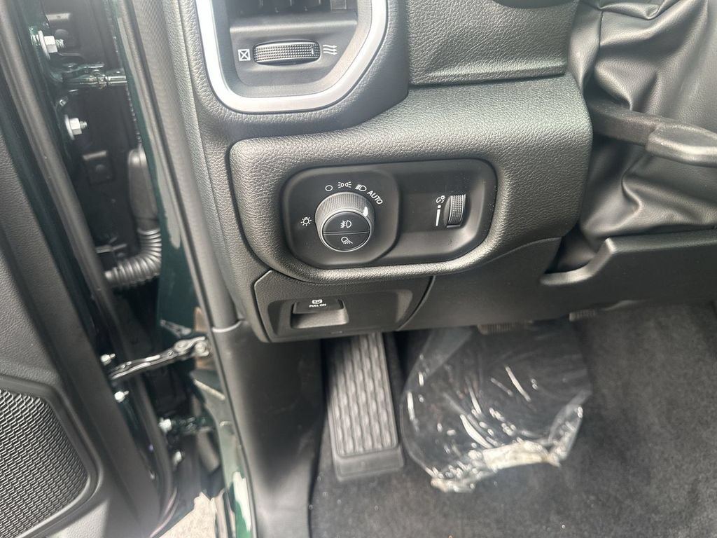 New 2026 RAM 1500 Express AWD/4WD image 20