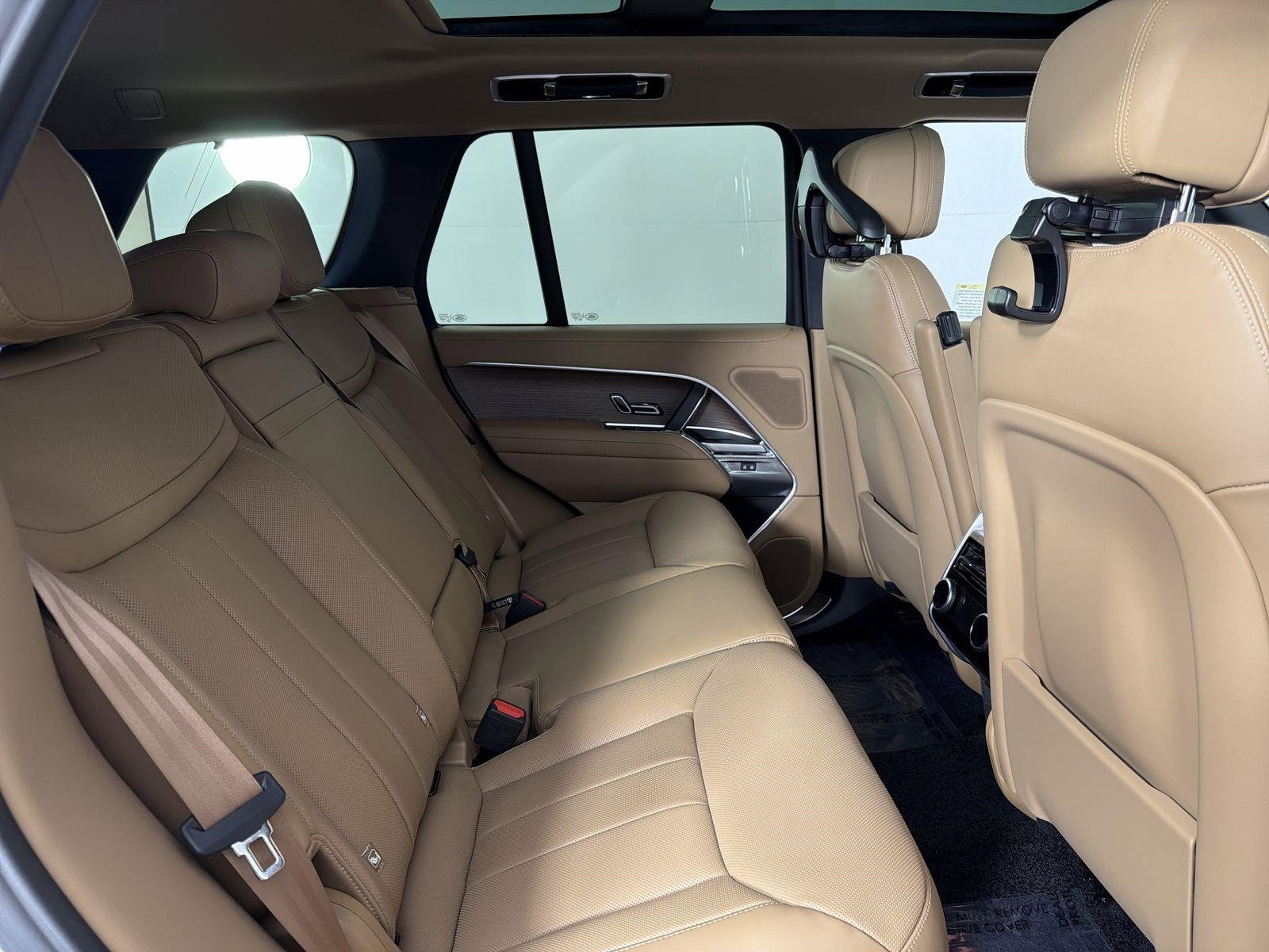 New 2025 Land Rover Range Rover SE image 30