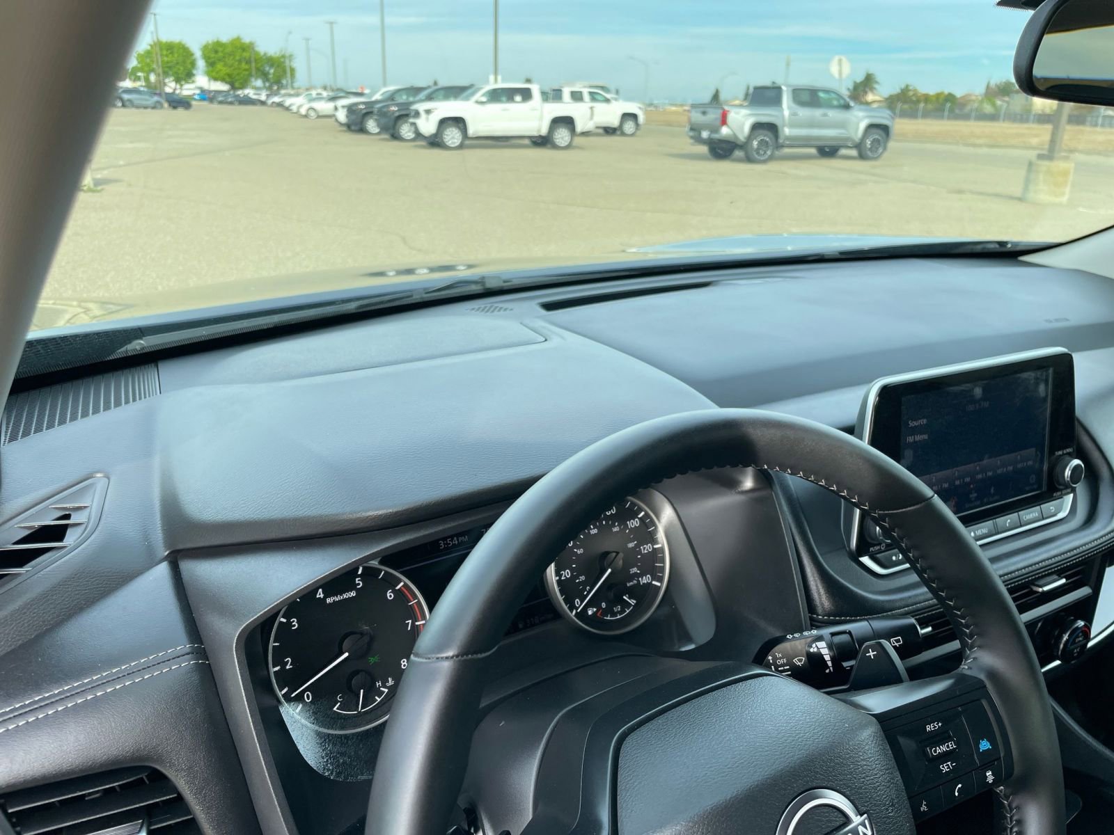 Used 2025 Nissan Rogue SV image 35